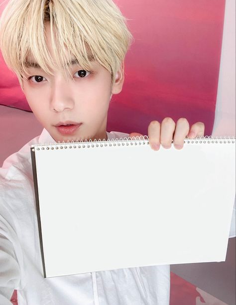 Txt Funny, Funny Boyfriend, Blank Sign, Justin Bieber Pictures, Choi Soobin, Boyfriend Memes, Txt Soobin, Sticker Template, Blue Bunny