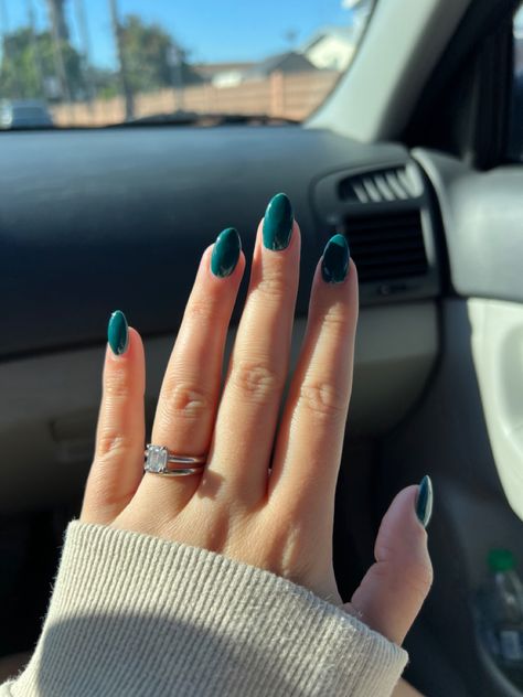 Almond Shape Nail Inspo 2024, Teal Oval Nails, Dark Teal Almond Nails, Dark Teal Chrome Nails, Peacock Green Nails, Blueish Green Nails, Bluish Green Nails, Peacock Color Nails, Simple Teal Nails