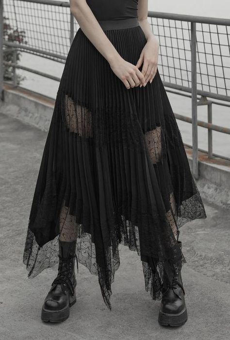 Outfits Long Skirt, Lace Long Skirt, Witch Woman, Emo Dark, Gothic Skirt, Punk Rock Outfits, Witchy Fashion, Rock Outfits, Punk Rave