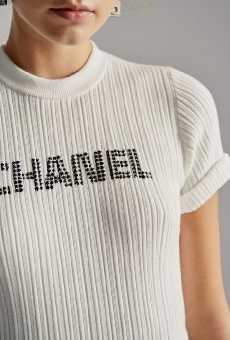 Chanel Tshirt, Chanel 2021, Fashion Chanel, Chanel Official, Chanel Official Website, Chanel Fashion, Donna Karan, Black Top, Couture Fashion