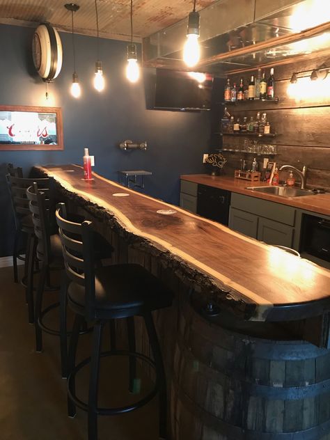 Small Home Bar, Small Home Bar Ideas, Rustic Basement Bar, Home Bar Ideas, Cabin Bar, Tv Mounting, Rustic Basement, Bar Shed, Home Bar Rooms