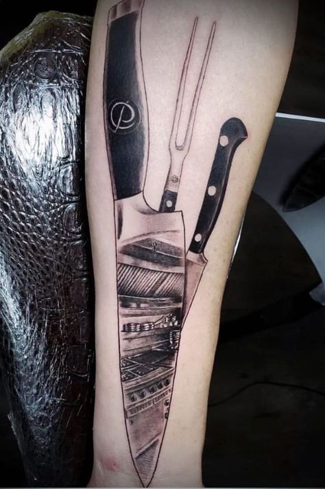 24 Culinary Tattoos For Men and Women– Cooking Ink Ideas - Page 23 of 24 - tracesofmybody .com Damascus Knife Tattoo, Culinary Tattoos Men, Chef Tattoo Designs Men, Tattoo Cooking Chef, Cooking Tattoos For Men, Chef Tatoos, Small Chef Tattoos, Lawyer Tattoo Ideas, Culinary Tattoos For Women