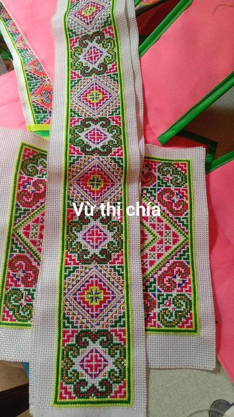 Hmoob Paj Ntaub, Hmong Fabric, Hmong Design, Paj Ntaub, Hmong Embroidery, Hmong Clothes, Traditional Clothes, Cross Stitching, Cross Stitch Designs