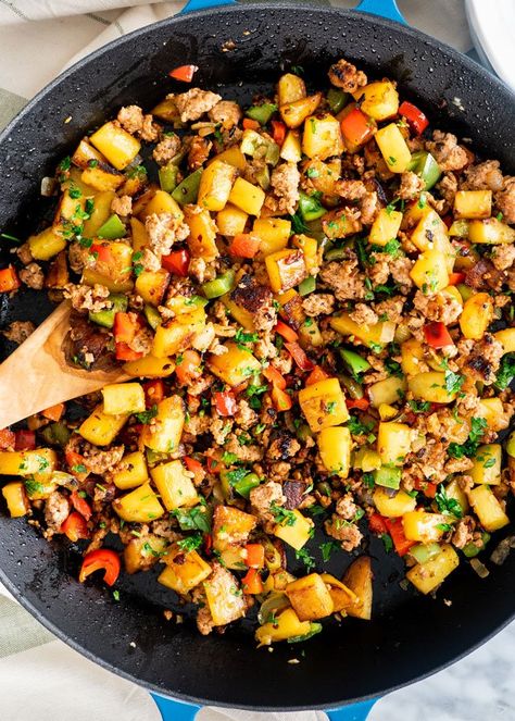 Breakfast Hash Skillet, Ground Sausage Recipes, Potato Hash Recipe, Sausage Potato, Menu Sarapan Sehat, Sausage Hash, Sausage Dinner, Breakfast Sausage Recipes, Italian Sausage Recipes