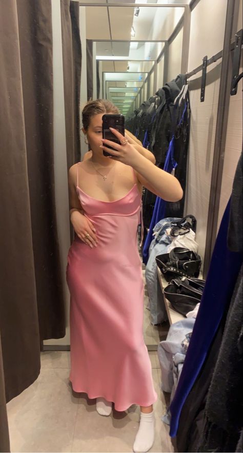 Long Silk Pink Dress, Long Pink Slip Dress, Satin Dress Aesthetic, Pink Zara Dress, Models Dresses, Zara Pink Dress, Pink Dress Outfits, Zara Slip Dress, Fall Fashion Coats