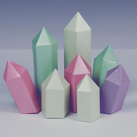 Pointy paper crystals, i'll be posting a PDF book of lots of different paper gems and crystals soon 🙂💗 #paper #gem #crystal #papercrystal #papergem #crystalforest #papercraft #papermodel #cute #kawaii #diy #paperkawaii #craft #printable Crystal Making Diy, Paper Crystal Template, Paper Crystals, Arctic Party, Photo Manipulate, Himmeli Diy, Gems And Crystals, Landscape Installation, Paper Kawaii