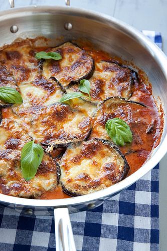 Skillet Eggplant, Eggplant Recipes Parmesan, Parmesan Recipe, Diner Recept, Eggplant Parmesan, Coarse Salt, Low Carb Vegetarian, Eggplant Recipes, Ground Pepper