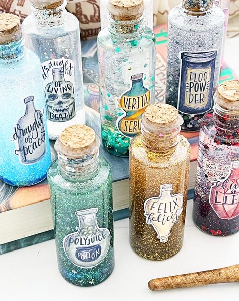 Harry Potter Potion Labels, Harry Potter Christmas Decorations, Felix Felicis, Harry Potter Ornaments, Diy Harry Potter, Harry Potter Christmas Tree, Polyjuice Potion, Wizard Party, Harry Potter Stickers