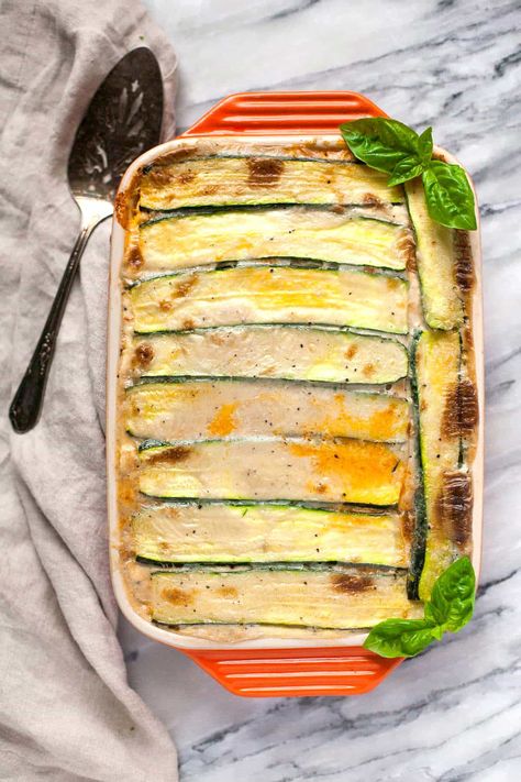 Craving Italian comfort food but avoiding grains and cheese? This Paleo zucchini lasagna is low in carbs, & can easily be made with regular cheese. Low Carb No Dairy, Paleo Lasagna, Veggie Lasagna Recipe, Vegetarian Lasagna Recipe, Paleo Zucchini, Sauce Pesto, Best Paleo Recipes, Paleo Dinners, Scd Recipes