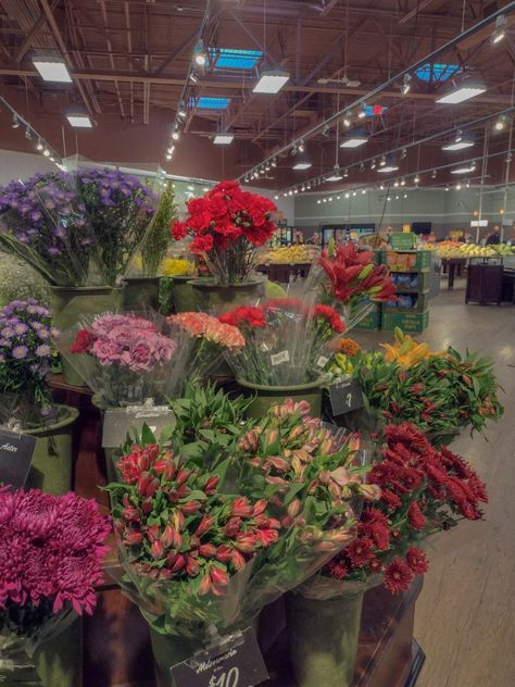 Flowers Store Aesthetic, Grocery Flowers, Flower Textiles, Aesthetic Grocery Store, Grocery Store Bouquet, Aesthetic Grocery, Nyc Flowers, Grocery Store Flowers, Cheap Groceries