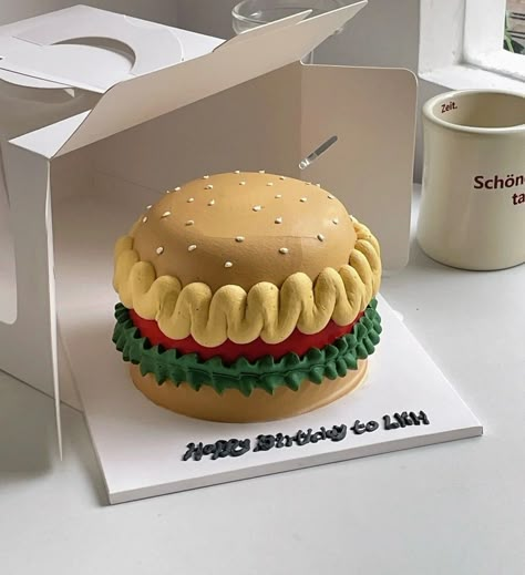 Burger Cake, Cake Cafe, Simple Cake Designs, Funny Birthday Cakes, Mini Cakes Birthday, Cute Baking, Pretty Dessert, Creative Birthday Cakes, Simple Birthday Cake