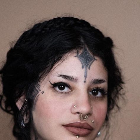 Alt Face Tattoo, Forehead Tattoo Woman, Small Throat Tattoos Women, Traditional Face Tattoo, Female Face Tattoo, Chest Board, Front Neck Tattoo, Interesting Tattoos, Face Tats