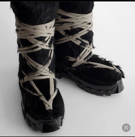 Moon Boots Outfit, Rick Owens Boots, Rick Owens Shoes, Knee High Boots Winter, Dress Boot, Street Dress, Concept Clothing, Warm Boots, Mens Fashion Classy