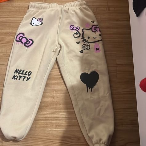 hello kitty pants Hello Kitty Sweatpants, Hello Kitty Pants, Diy Hoodie, Pants Trend, Hello Kitty Merchandise, Pants Cute, Pant Trends, Dream Style, Sweat Pants