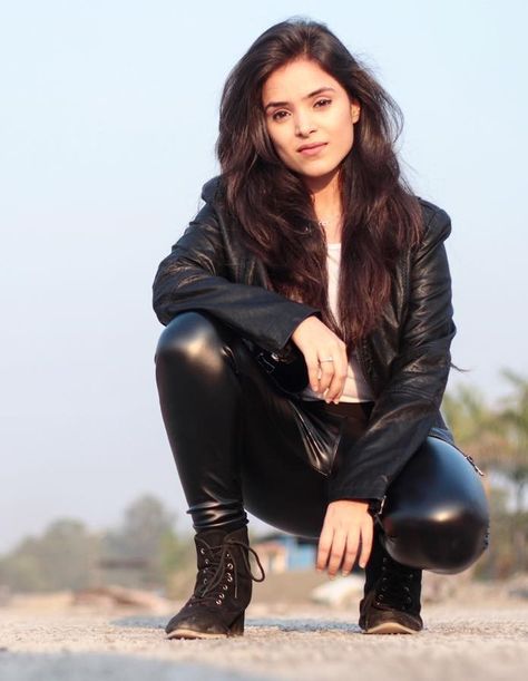 Simran Dhanwani in Black Leather Pant Simran Dhanwani, Black Leather Pant, Stylish Poses, Cut Pic, Glamour Photo Shoot, Krithi Shetty, Alia Bhatt Photoshoot, Stylish Actresses, Women Warriors