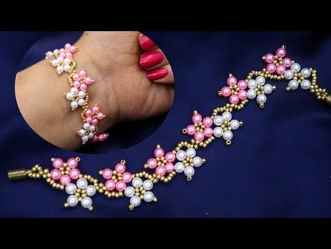 How To Make A Flower Bracelet, Flower Bead Bracelet Tutorial, How To Make Beaded Bracelets, Pearl Bracelet Tutorial, Beaded Bracelet Tutorial, Bracelet With Pearls, Beaded Jewelry Pattern, Ankle Bracelets Diy, Jewelry Sets Handmade