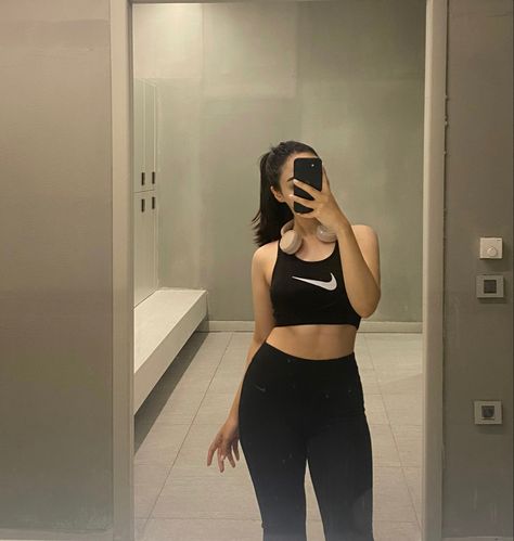 after gym Mirror Selfie After Workout, Gym Mirror Selfie Female, Gym Selfie Female, Workout Poses, Workout Status, Gym Mirror Selfie, Gym Selfies, 30 Day Workout Plan, Gym Mirrors