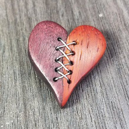 Stiched heart Woodworking At Home, Wood Projects Plans, Wood Jewelery, Wood Projects For Beginners, Work Diy, Diy Holz, Wood Working Gifts, Beginner Woodworking Projects, Wooden Heart