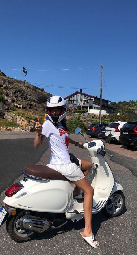 Moped Scooter Aesthetic, Philippines Motorcycle, Moped Girl, Vespa Aesthetic, My Digital Diary, Vespa S, Italian Scooter, Vespa Girl, Moped Scooter