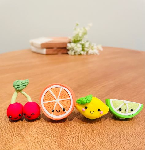 Fruit Magnets, Clay Disney, Polymer Clay Magnet, Clay Magnets, Pattern Weights, Flower Magnets, Year 9, Clay Diy Projects, Clay Work