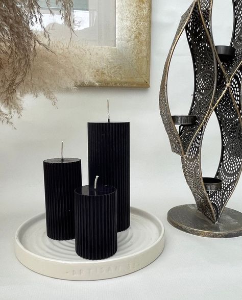 Eco Soy Wax Ribbed Pillar candles - Black Large - 6x15cm Medium - 5x10cm Small - 5x7.5cm All candles are handmade with Eco soy wax and cotton braided wicks, meaning no release of black smoke. - Natural - Vegan - Cruelty Free - Non-Toxic - Biodegradable - Sustainable  - Made in the UK   Any colour can be made, please message for enquiries. Please note colours will vary in different lights. Black And White Room Decor, Diy Bougie, Black And Gold Living Room, Black Room Decor, Candles Black, Big Candles, White Room Decor, Black Candle, Gold Living Room