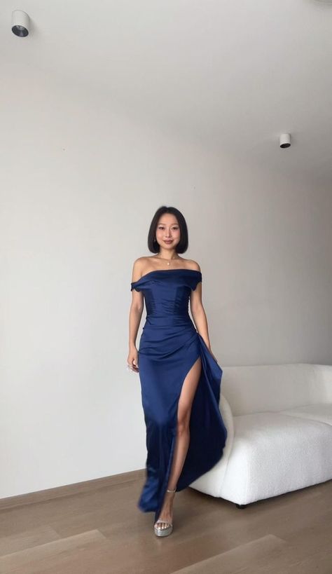 Wedding Guest Dress Navy, Formal Dress Corset, Off The Shoulder Dress Formal, Best Graduation Dresses, Navy Wedding Dress, Winter Ball Dresses, Graduation Guest Outfit, Matric Dress, Navy Prom Dresses