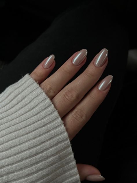 chrome almond shaped nails Gel Nails Ideas Pastel Colour, Chrome Nails Taupe, Chrome Nails Beige, Tan Crome Nails, Stone Chrome Nails, Basic Chrome Nails, White Tan Nails, Taupe Nails With Chrome, Latte Chrome Nails