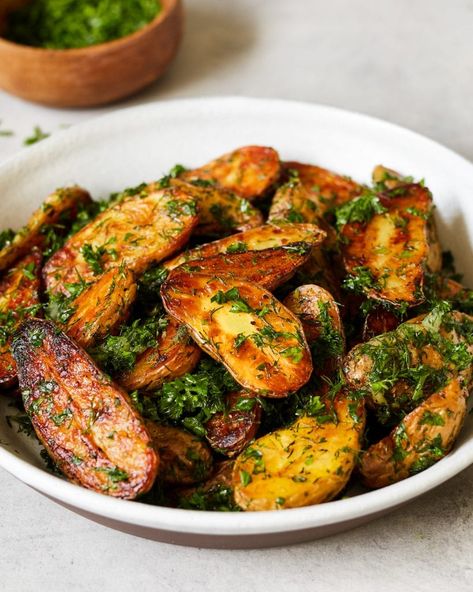 Perfectly Roasted Garlic and Herb Potatoes, Whole30 | PrimalGourmet Herb Potatoes, Herb Roasted Potatoes, Yummy Salads, Garlic Potatoes, Fingerling Potatoes, Summer Cookouts, Roast Potatoes, Summer Dishes, Smoked Chicken