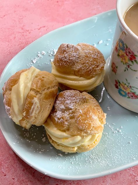 Perfiteroles Recipe, My Country Table, Homemade Pastry, Cream Puff Recipe, Puff Pastry Desserts, Country Table, Homemade Pastries, Pastry Shells, Choux Pastry