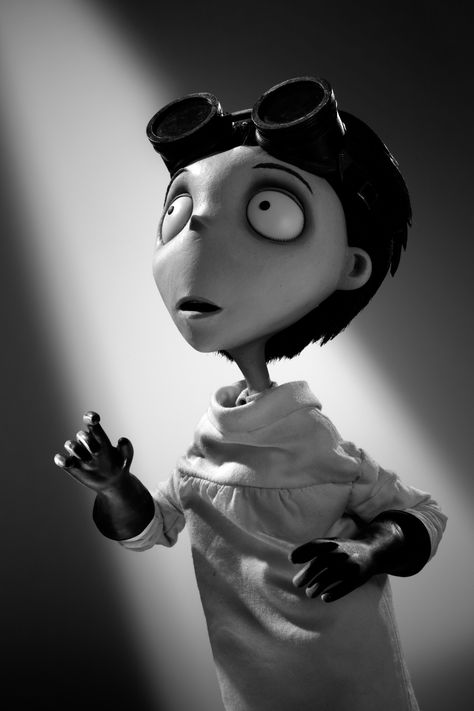 Victor Frankenstein is a clever 10-year-old who is inspired by science. When he loses his dog, Sparky, Victor uses scientific ingenuity to bring him back to life. Tim Burton Personajes, Tim Burton Disney, Clay Animation, Tim Burton Characters, Mary Shelley Frankenstein, Victor Frankenstein, Tim Burton Style, Tim Burton Art, Fritz Lang