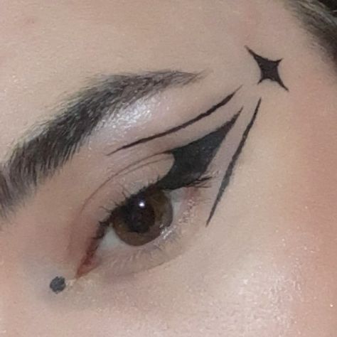 Alt Eyeliner, Very Easy Makeup, Smokey Makeup, Eyeliner Designs, Vampire Bride, Cute Eye Makeup, Graphic Makeup, Graphic Eyeliner, Swag Makeup