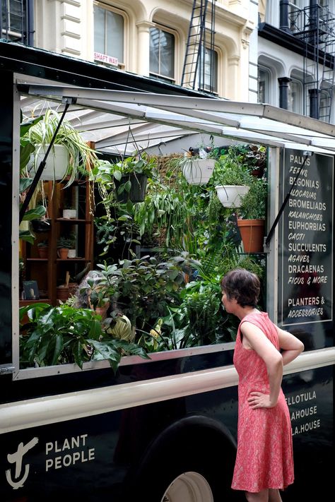 Mobile Greenhouse, Plant Truck, Shop On Wheels, Arid Landscape, Flower Shop Design, Flower Truck, Flower Store, Florist Shop, Garden Pictures