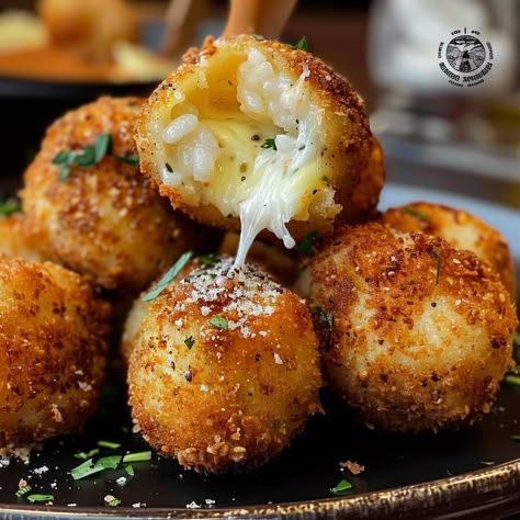 These crispy Arancini recipe Italian rice balls made with a creamy white wine risotto, featuring a gooey mozzarella center. Golden and crunchy Sauce For Arancini Balls, Mini Rice Balls, Arancini Balls Recipes, Riceball Recipes, Arancini Recipe Italian, Italian Rice Balls Recipe, White Wine Risotto, Italian Arancini, Oven Risotto