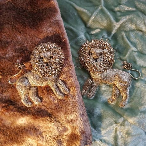 Lion Embroidery Design, Embroidery Lion, Blankets For Baby, Lion Embroidery, Cersei And Jaime, Simple Hand Embroidery Patterns, Jaime Lannister, Diy Embroidery Patterns, Couture Embroidery