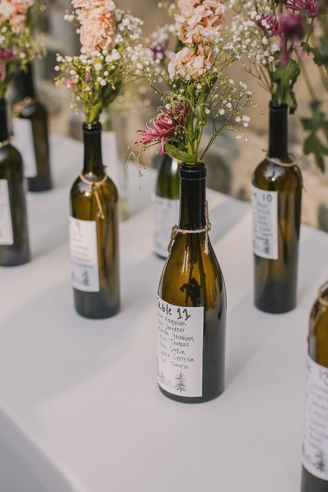 Handmade Wedding Decor, Wine Theme Wedding, Plan Table, Wedding Wine Bottles, Bottle Designs, Country Chic Wedding, Seating Plan Wedding, Bright Wedding, Accessories Business