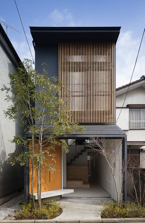 Machiya in Kawagoe House / K+S Architects | ArchDaily Small House Japan, Japanese House Exterior, Small Japanese House, Japan House Design, Japanese Modern House, Modern Japanese House, Small House Architecture, Small House Design Architecture, Japanese House Design