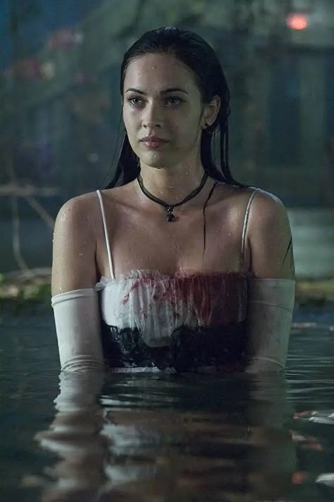 Female Horror Characters, Female Movie Characters, Jennifer’s Body, Horror Movie Costumes, Scary Movie Night, Megan Fox Pictures, Megan Fox Photos, Movie Character Costumes, Jennifer's Body