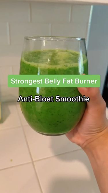 Anti-Bloat Smoothie#TheSmoothieDiet #SmoothieDiet #HealthyEating #Smoothies #WeightLoss #Fitness #Nutrition #VeganSmoothie #BreakfastSmoothie #HealthyLifestyle #FruitSmoothie #GreenSmoothie #SugarFreeSmoothie #Detox #HealthyFood #Protein #Vitamins #Minerals #OatmealSmoothie #FruitSmoothie #BerrySmoothie Anti Bloat Smoothie, Fat Burning Smoothies Belly, Smoothie Detox, Fat Burning Smoothies, Healthy Drinks Recipes, Healthy Smoothie, Green Smoothie Recipes, Fruit Smoothie Recipes, Smoothie Drinks