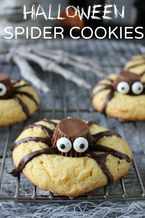 Spider cookies Spider Cookies Halloween, Halloween Spider Cookies, Easy Halloween Cookies, Postres Halloween, Diy Halloween Treats, Halloween Cookie Recipes, Spider Cookies, Halloween Party Treats, Halloween Cookies Decorated