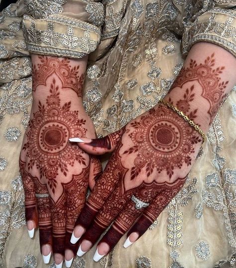 Henna Motive, Wedding Henna Designs, Simple Mehendi Designs, Modern Mehndi Designs, Very Simple Mehndi Designs, Pretty Henna Designs, Engagement Mehndi Designs, Full Mehndi Designs, Stylish Mehndi Designs