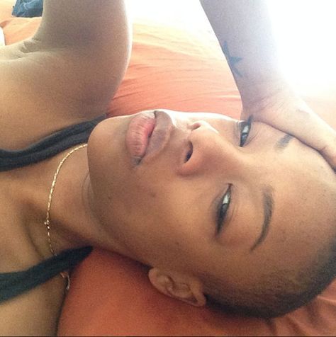 Samira Wiley without makeup = flawless. Poussey Washington, Non Toxic Makeup Brands, Zero Makeup, Natural Makeup Brands, Samira Wiley, Celebs Without Makeup, Celebrity Selfies, All Natural Makeup, 3 Women