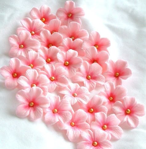 Gumpaste Edilbe Cake Decorations Light Pink Gum Paste Blossoms 25 piece. $12.50, via Etsy. Sugar Paste Flowers, Fondant Flower Tutorial, Fondant Rose, Icing Flowers, Gum Paste Flowers, Fondant Decorations, Fondant Flowers, Fondant Toppers, Fondant Figures