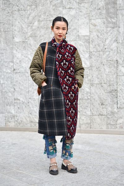 Street Style from Men’s Fashion Week Fall 2016 | StyleCaster Fall Fashion Coats, Statement Coat, Richard Avedon, Mens Fashion Week, Looks Street Style, Women Street, Trend Fashion, Fashion Week Street Style, Inspiration Mode