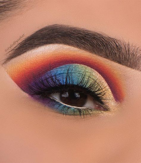 Rainbow eyeshadow looks Say thank you to the NHS with rainbow eyeshadow looks. Another creative way to add a pop of color to your look... Rainbow Eyeshadow Looks, Different Eyeshadow Looks, Glam Eyeshadow Looks, Eyeshadow Looks For Blue Eyes, Eyeshadow Looks Natural, Eyeshadow Rainbow, Combine Outfits, Natural Eyeshadow Looks, Rainbow Eyeshadow