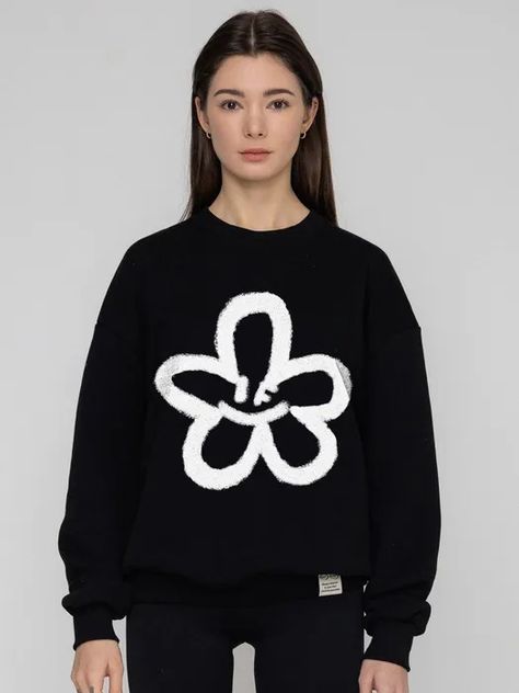 Discover great products at the best prices at Dealmoon. GRAVER Big Smile Flower Spray Sweatshirt _ 6 Colors. Price:$73.00 at WConcept Smiling Flower, Flower Men, Smile Flower, Basic Sweatshirt, Flower Spray, Flower Graphic, Sweatshirt Designs, S Models, Color Choices