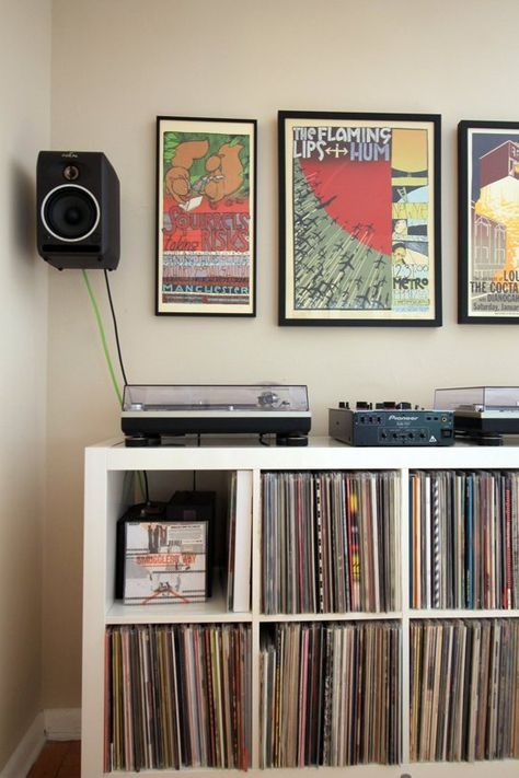 Erin & John Paul's Stylish Studio — House Tour Vinyl Setup, Record Player Setup, Turntable Setup, Georgetown Washington Dc, Mid Century Modern Side Table, Home Music Rooms, Vinyl Room, Record Room, Audio Room