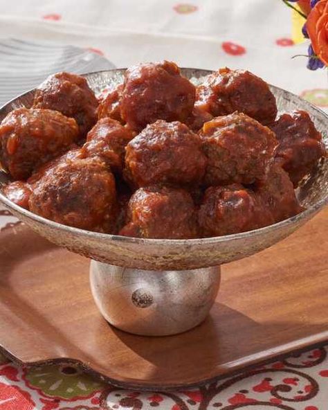 Easy Super Bowl Recipes, Easy Cocktail Meatballs, Slow Cooker Cocktail Meatballs, Crash Hot Potatoes, Cocktail Meatball Recipes, Easy Super Bowl, Super Bowl Recipes, New Year's Eve Appetizers, Cocktail Meatballs