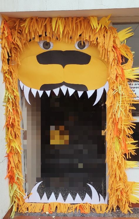 Lion Classroom Door, Jumanji Classroom Theme, Zoo Theme Party Decorations, Jungle Summer Camp, Jungle Bible School Theme, Zoo Vbs Decorations, Lion Door Decorations Classroom, Safari Door Decorations Classroom Themes, Lion Party Decorations