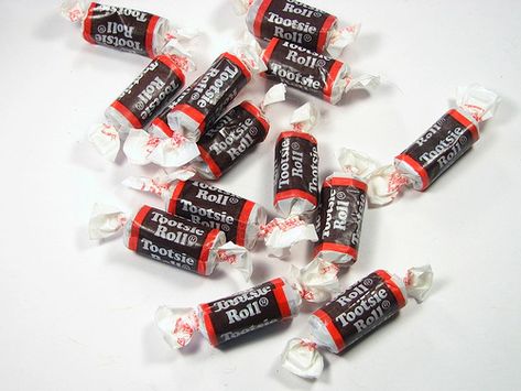 Worst Halloween Candy, Nut Free Candy, Old School Candy, Tootsie Rolls, Junior Mints, Fondant Recipe, Marshmallow Fondant, Retro Candy, Tootsie Roll