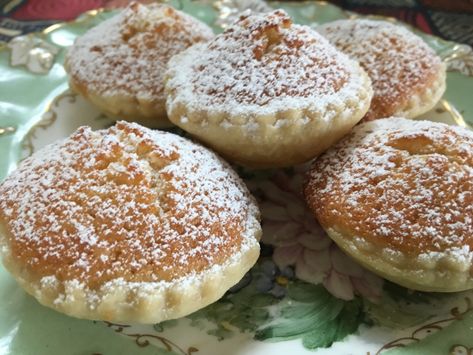 Maids Of Honor Tarts Recipe, Easy Mini Tarts, Mary Berry Recipes Baking, Almond Tart Recipe, British Baking Show Recipes, Mini Tart Recipes, British Bake Off Recipes, Easy Biscuit, Bake Off Recipes